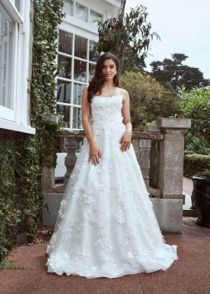 White Lace Tulle Pearls Embellished Floral Wedding Dress